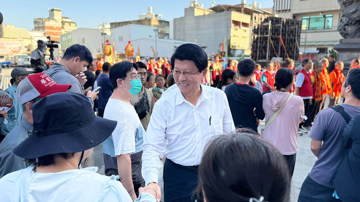 謝龍介說，若當選後一周五天晚上都要直播，馬上解決市民的問題。