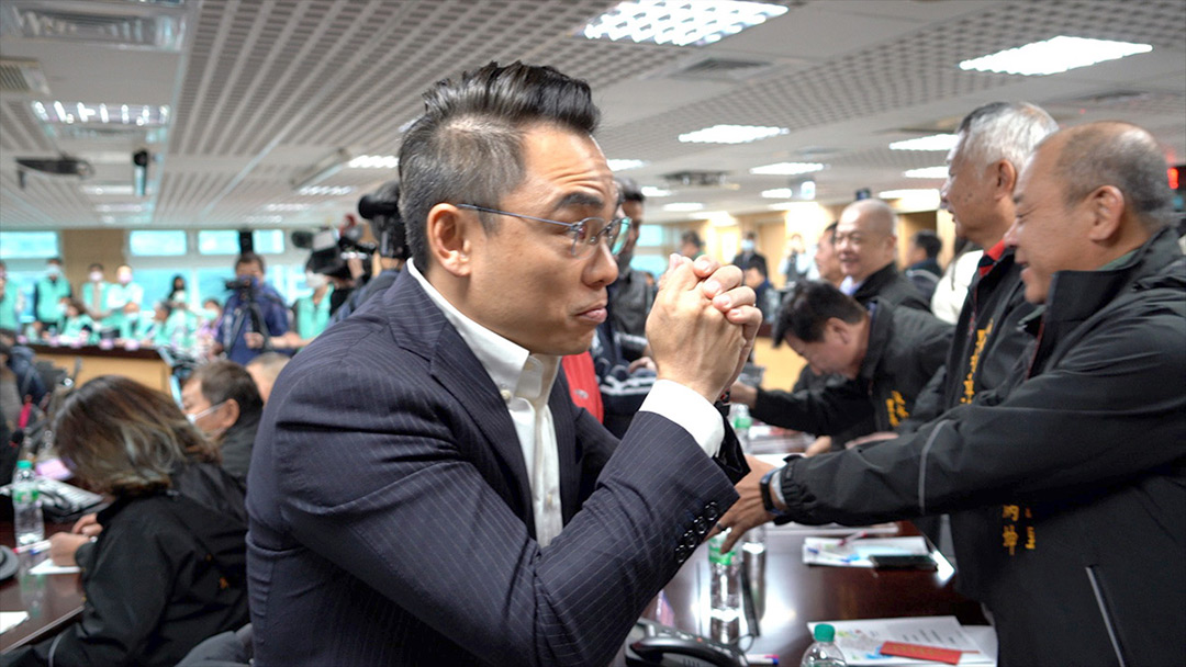 洪孟楷出身政二代，四年前新北得票最高，如今身陷罷免風暴。