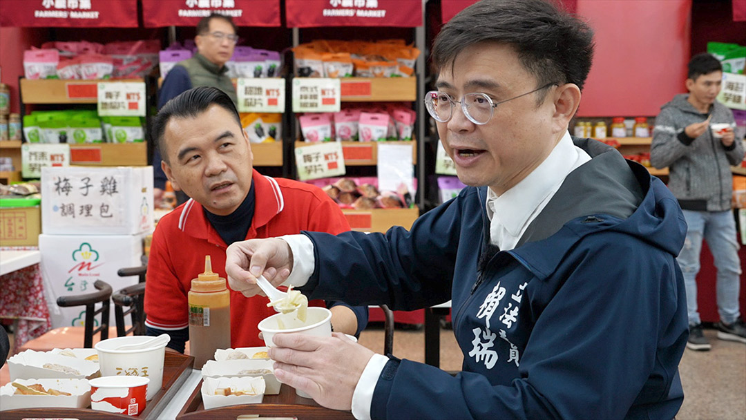 賴瑞隆出身幕僚，知名度不高，口條也非頂尖，但靠的是其城市議題的架構與行銷論述。