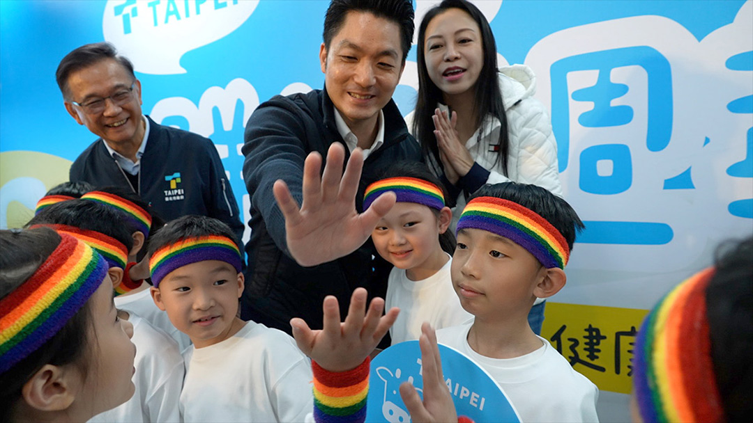 「鮮奶周報」政策在今年四月上路,讓12歲以下每位孩童每周喝鮮奶或豆漿,是蔣萬安市長重要政績之一。