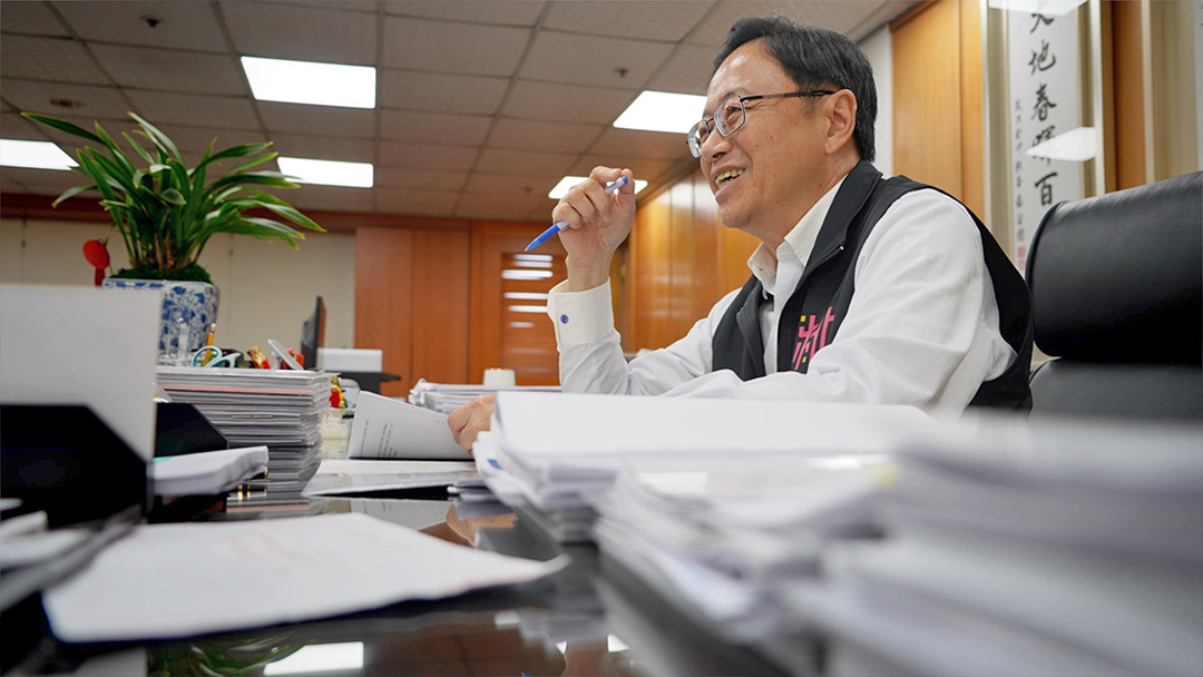 張善政桃園有現任優勢，走工程師治理路線，成立全台第一個婦幼局，打造友善生養環境。