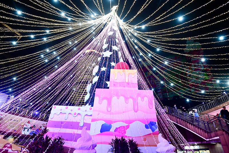 新北耶誕城主燈「抹茶蛋糕耶誕樹」美到爆，首度打造天幕璀璨氛圍