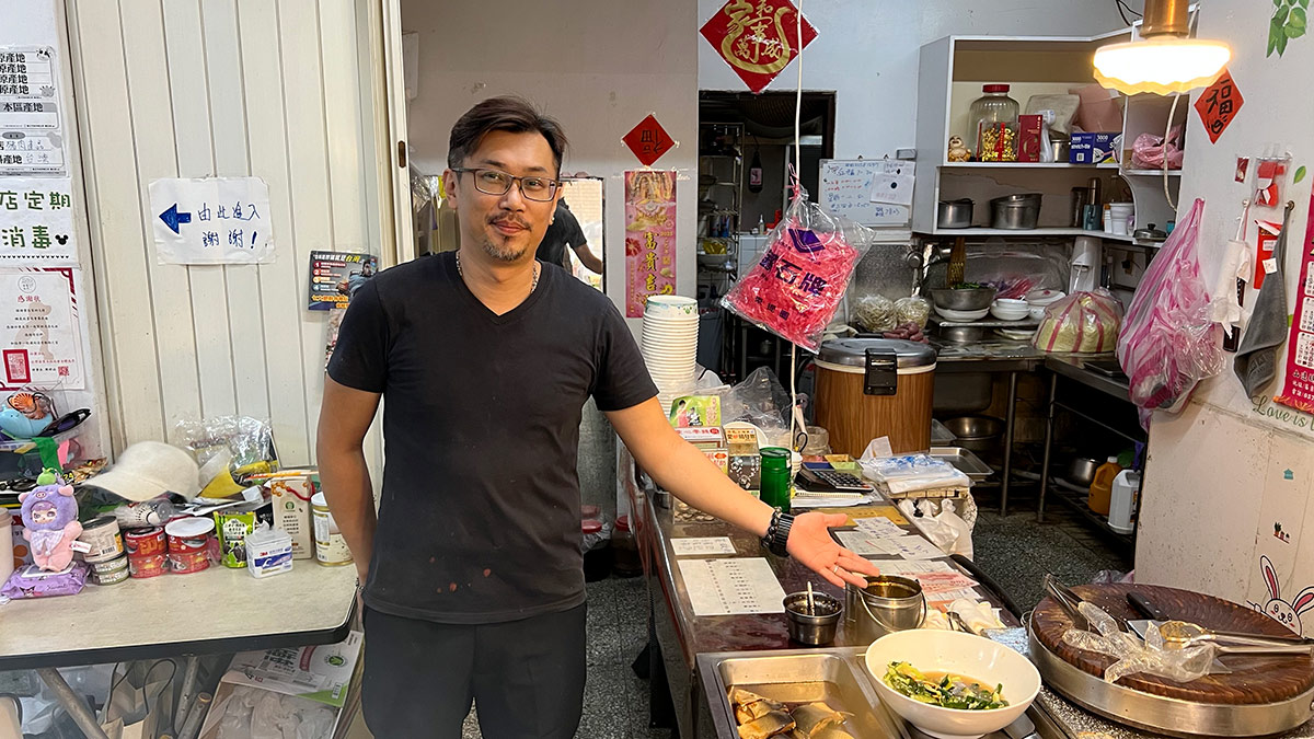 自助餐店業者鐘先生表示,最近一次叫「肉鯽仔」已經是半年前了。(圖/陳詩璧攝)