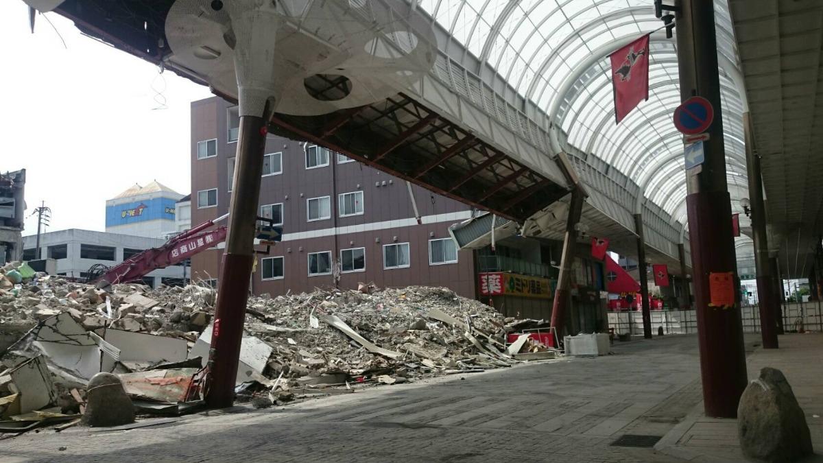 南海海槽地震專題10/震後商店街有些店鋪被毀損，有些拆除後變成空地被利用。