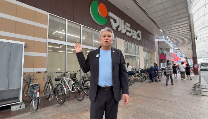 南海海槽地震專題10/健軍商店街振興組合事務所理事長井川正宏指出，超市於2017年8月3日完成重組並恢復營業。