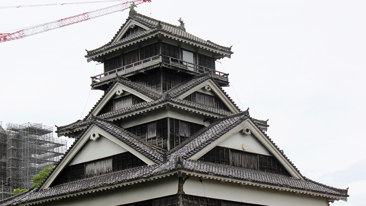 南海海槽地震專題14／熊本城的宇土櫓是日本國家指定的重要文化財，圖為宇土櫓震後的模樣。