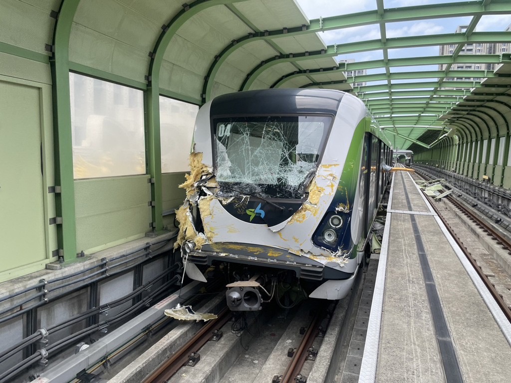 台中南屯區5月10日因建案吊車吊臂倒塌，砸向台中捷運，造成1死15傷悲劇。
