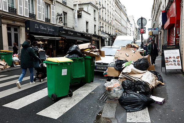 巴黎街頭7千噸垃圾堆積腐臭　清潔隊罷工界線引論戰