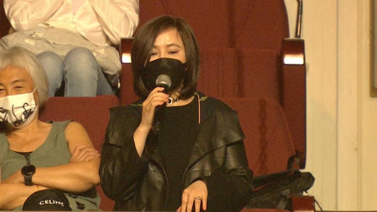 江蕙在張清芳演唱會開口唱了〈家後〉。(圖/上引娛樂提供)