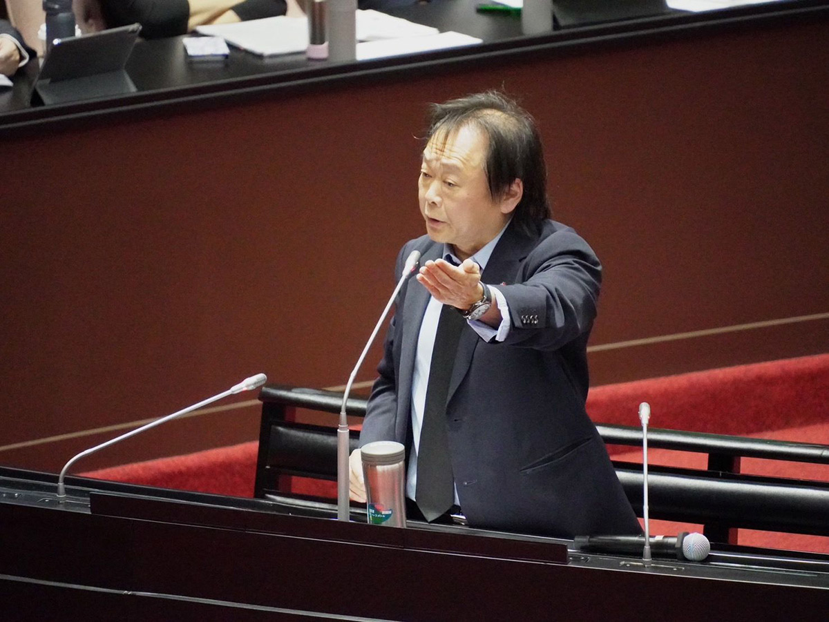 王世堅神曲〈沒出息〉逆統戰，國台辦也被洗腦