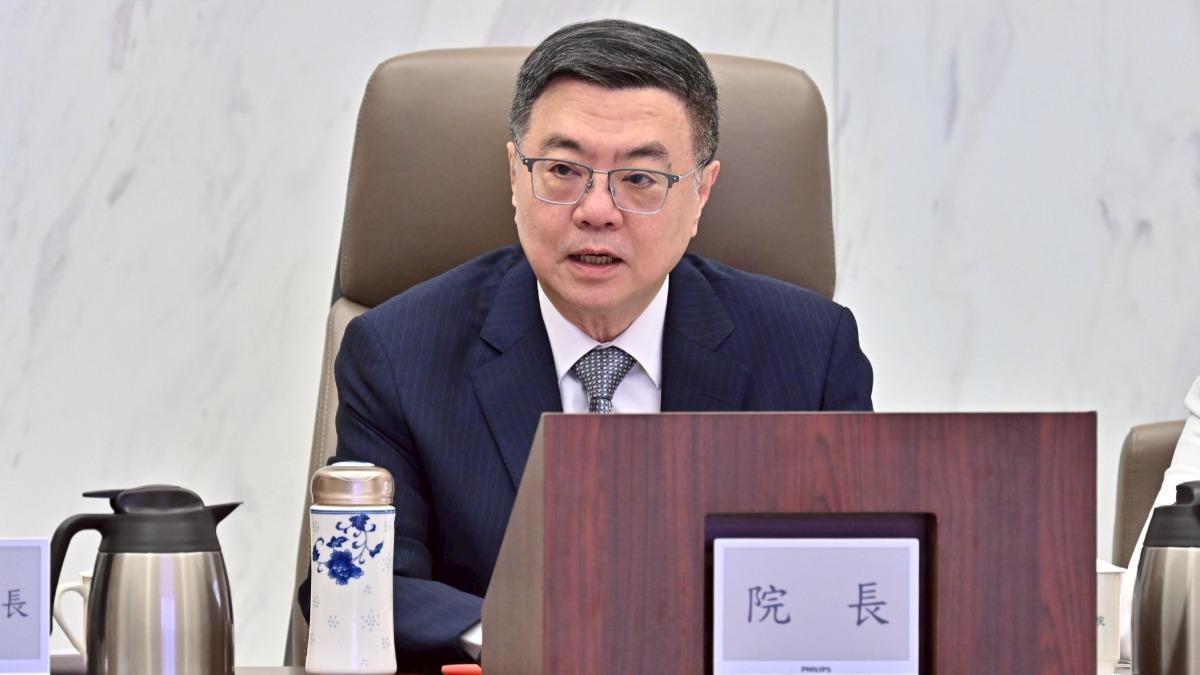 賴執政周年專輯/行政院長卓榮泰自嘲是「覆議長」。