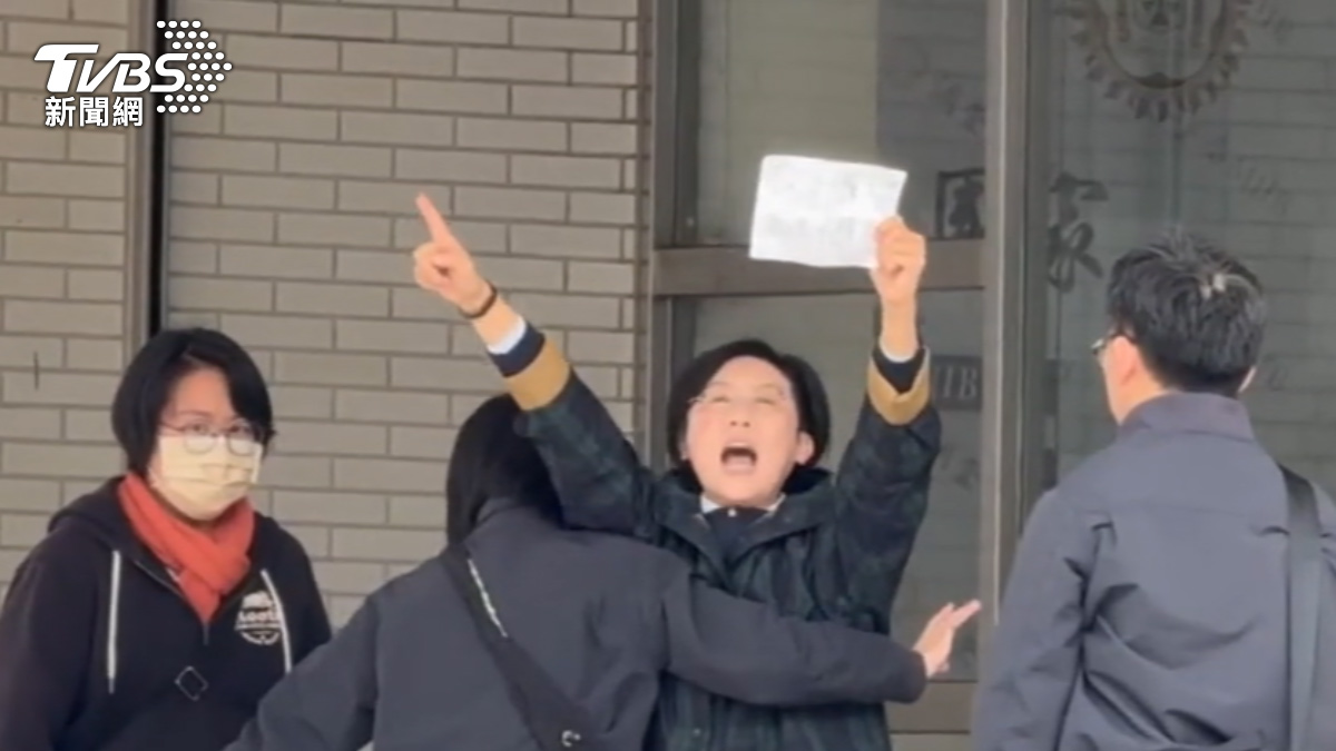 賴執政周年專輯/林岱樺被帶回南機組調查。