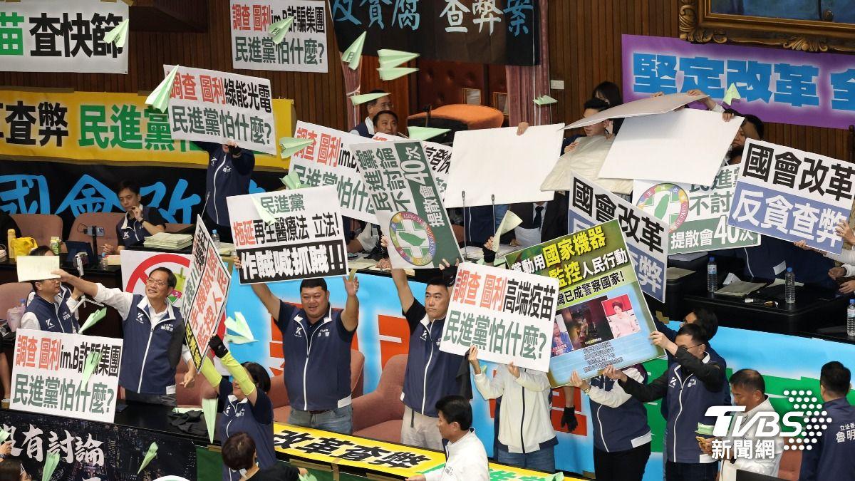 賴執政周年專輯/全台掀起藍綠大罷免潮。