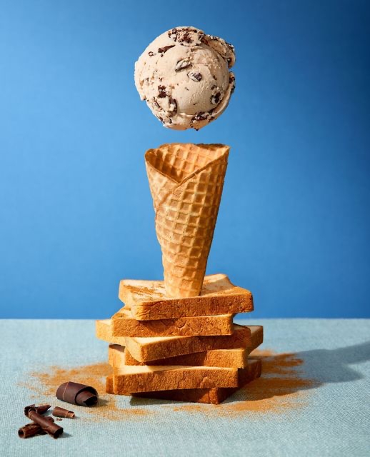 用即期麵包製作成的「麵包布丁和巧克力」冰淇淋。（圖片來源：Salt & Straw臉書粉絲專頁）